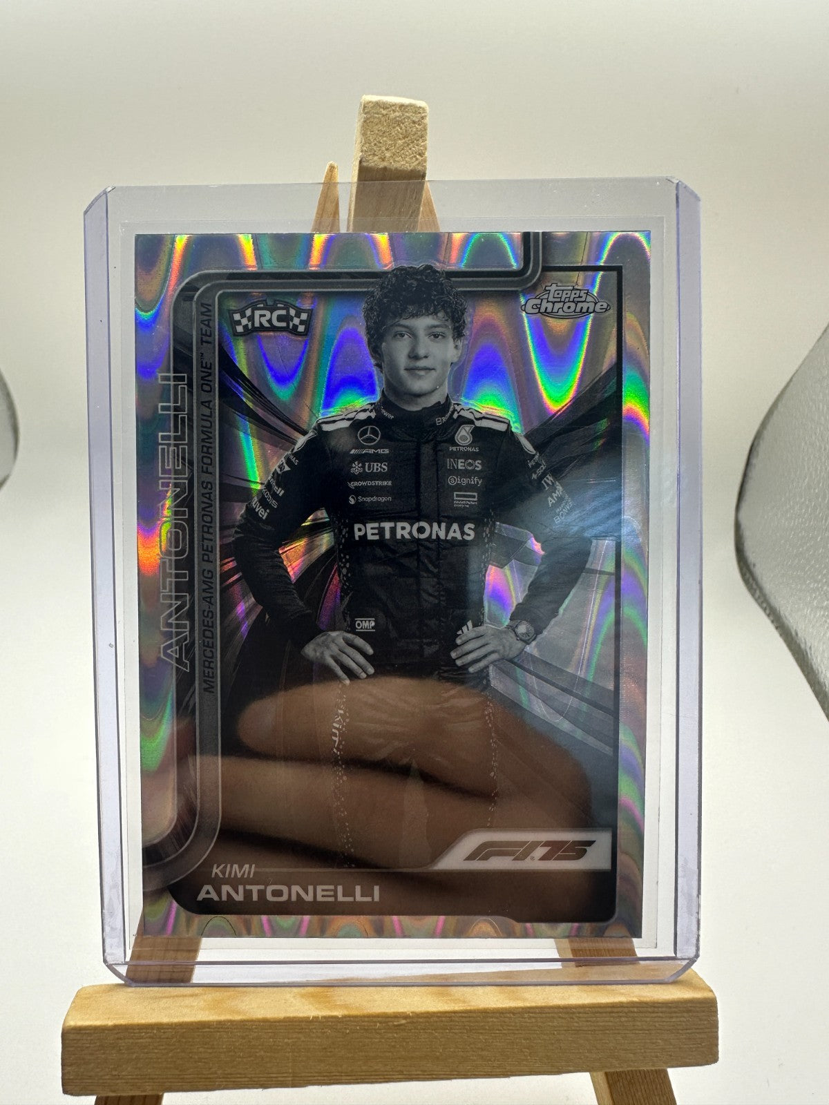 2025 Topps Chrome F1 Kimi Antonelli B&W Raywave Refractor #8 RC Portrait