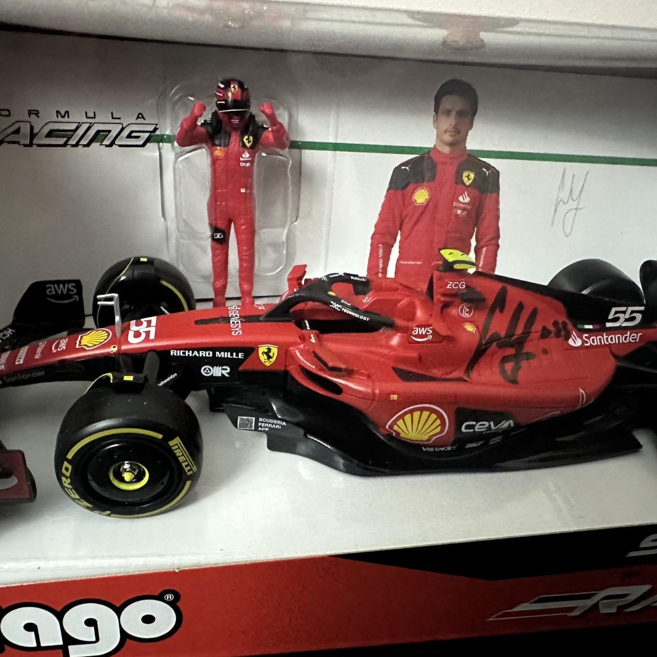 Signed Carlos Sainz Ferrari SF-23 1:24 Model – Bburago